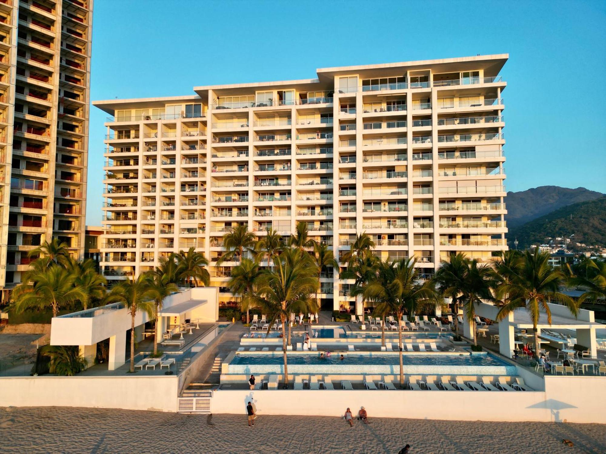 Harbor 13008A Artistic Beachfront Studio By Moikkarentals Puerto Vallarta Bagian luar foto